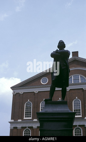 Statue von Samuel Adams vor Faneuil Hall Boston, Massachusetts Stockfoto