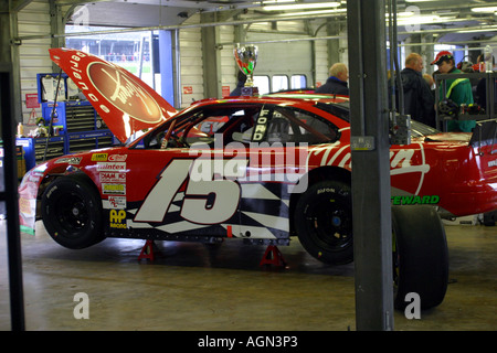 V8-Nascar Stock-Car in der Grube-garage Stockfoto