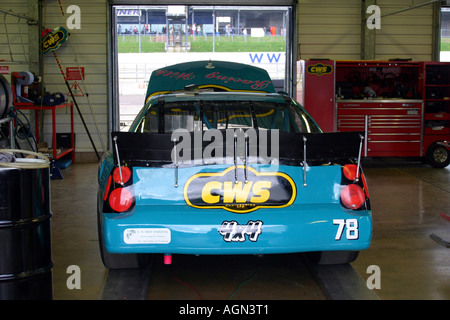 V8-Nascar Stock-Car in der Grube-garage Stockfoto