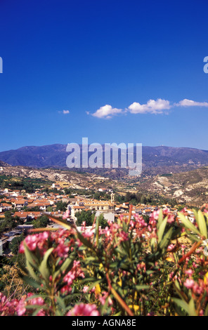 Omodos, Dorf mit Kloster Timiou Stavrou, Lemesos, Südzypern Stockfoto