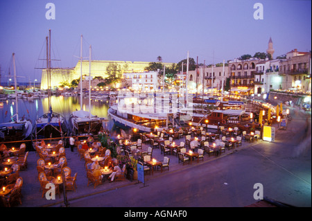 Restaurants am Hafen von Girne (Keryneia Kyrenia), Nordzypern Stockfoto