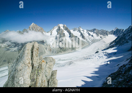 Argentiere Gletscher aus der Grand Montets wie viele Alpengletscher, die es aufgrund der globalen Erwärmung schnell Rückzug ist Stockfoto