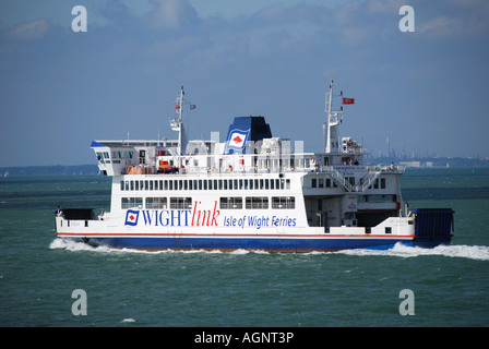 Wightlink Fähre verlässt Portsmouth für Isle Of Wight, Portsmouth, Hampshire, England, Vereinigtes Königreich Stockfoto