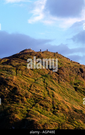 Sonnenuntergang über den Gipfel des Arthurs Seat. Holyrood Park, Edinburgh, Schottland. Stockfoto