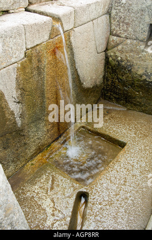 Peru, Machu Picchu, Brunnen für die Hauswasserversorgung. Stockfoto