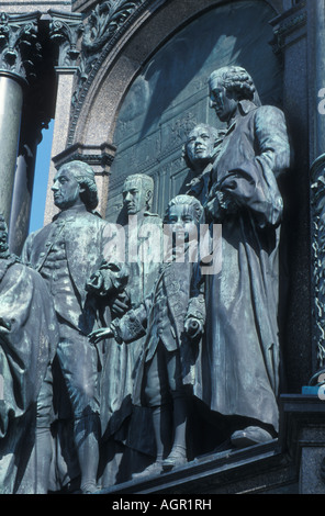 Detail des Maria Theresien Denkmal Monument of Maria Theresia zeigt Mozart Haydn und Gluck in Wien Österreich Stockfoto