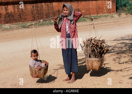 Junge Frau / Bagan / Junge Frau Stockfoto