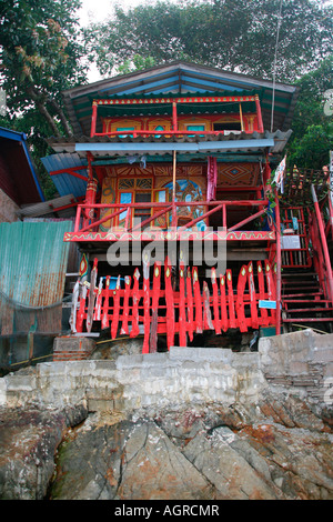 Zimmer zu vermieten an der Felsen Koh Chang Insel Thailands Stockfoto