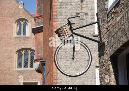 Werbeschild außerhalb Fahrradgeschäft Cambridge Cambridgeshire England Stockfoto