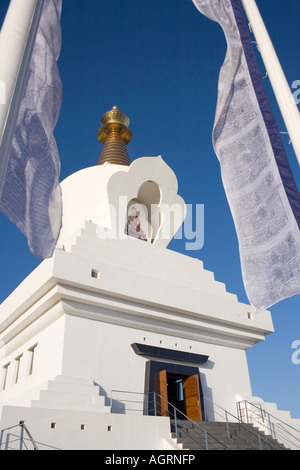 Benalmadena Pueblo Costa del Sol Malaga Provinz Spanien die Erleuchtung Stupa Stockfoto