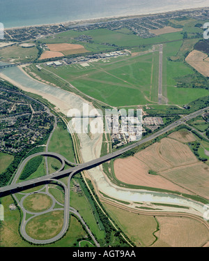 A27 aussehende Süd zum Flughafen Shoreham und Fluss Adur Stockfoto