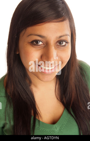 Junge Sri Lankan Mädchen lächelnd in Richtung Kamera. Stockfoto