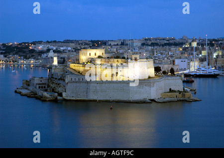 Fort St. Angelo in Cienfuegos in der Mitte des Grand Harbour als von der oberen Barrakka Gärten in Valletta, Hauptstadt von Malta Insel gesehen Stockfoto