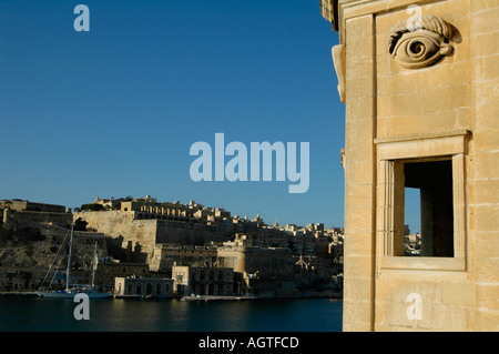 Blick auf Valletta aus der Sentry Box auf der Spitze der Bastion, 'il-Gardjola', in Senglea eine befestigte Stadt in der südöstlichen Region von Malta Stockfoto