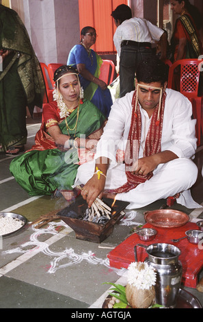 SBP79969 Maharashtrian indische Braut und indischen Braut Bräutigam Hochzeit Zeremonie Herr #515 Stockfoto