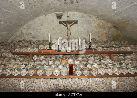 Beinhaus in der Kapelle von St. Michael. Ortschaft Hallstatt, Salzkammergut, Österreich. Stockfoto