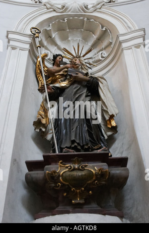 Statue in der Stiftskirche. Salzburg, Österreich. Stockfoto