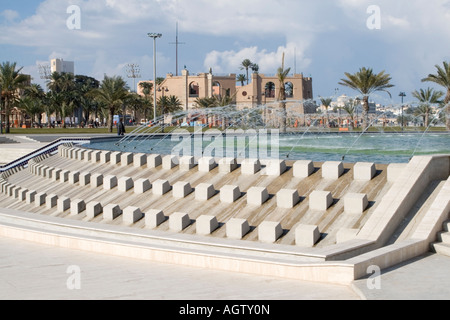 Tripoli, Libyen. Green Square Brunnen, Nationalmuseum im Hintergrund Stockfoto