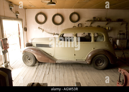 Antike Auburn Limousine Automobil in Garage, Madrid, New Mexico, USA. Stockfoto