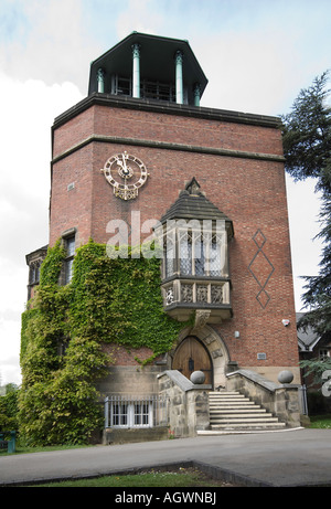 Bournville Dorfanger Grundschule beherbergt das Bournville Glockenspiel Stockfoto