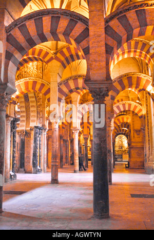 Innenraum der Moschee La Mezquita in Cordoba Spanien Stockfoto