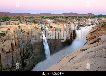 Der 56 Meter hohe fällt Augrabies auf dem Orange River im nördlichen Kapprovinz Südafrikas. Stockfoto