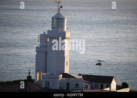 Leistung Segelflugzeug vorbei an der St. Catherine Leuchtturm, St. Catherine Punkt, Isle Of Wight, England, Vereinigtes Königreich Stockfoto