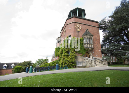 Bournville Dorfanger Grundschule beherbergt das Bournville Glockenspiel Stockfoto