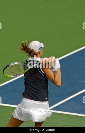 Russische Elena Bovina Striche eine Rückhand während ihrer ersten Runde Niederlage gegen Nadia Petrova in 2007 Acura Classic. Stockfoto