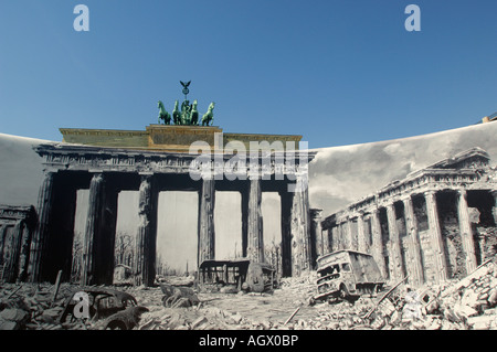 Brandenburger Tor in Berlin Deutschland Sonderlackierung Krieg Geburtstag Jahrestag Gedenken Stockfoto