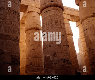 Ägypten Luxor Karnak Tempel Säulen der großen Säulenhalle Stockfoto