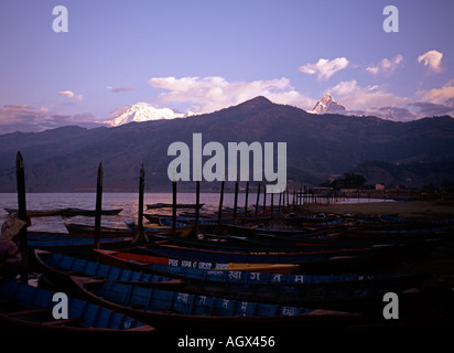 Nepal Pokhara Sonnenuntergang über Phewa Tal See Stockfoto