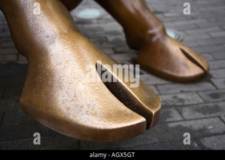 Der Bronze Stier Hufe, Bullring Shopping Centre, Birmingham, England Stockfoto