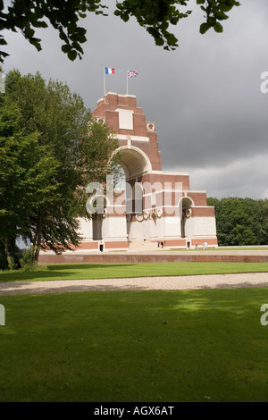 Die Thiepval-Denkmal zum Gedenken an die anglo-französischen Offensive von 1916 an der Somme, Picardie, Frankreich Stockfoto