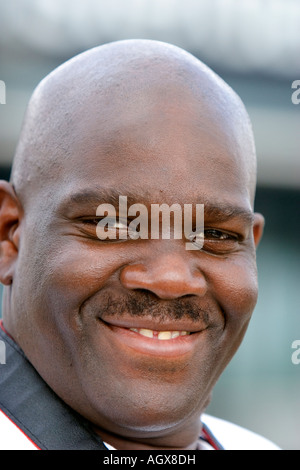 Porträt von einem afrikanischen Mann am Flughafen Schiphol in Amsterdam Niederlande Stockfoto