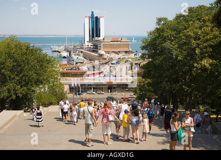 Touristen auf die Potemkinsche Treppe in Odessa / Ukraine Stockfoto