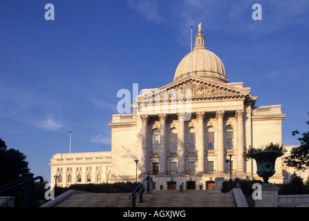 WISCONSIN STATE CAPITOL BUILDING IN MADISON, WISCONSIN. SOMMER. Stockfoto