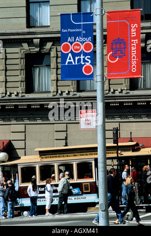 San Francisco, CA, USA, Seilbahn an der Powell Street am Union Square, St. Francis Hotel hinter Stockfoto