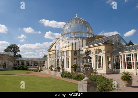 Außenseite des großen Konservatoriums Syon Park von Charles Fowler 1826 erbaut Stockfoto