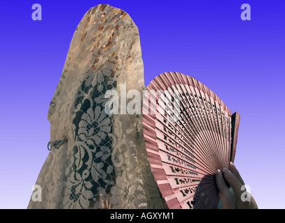 Spanish Lady tragen Mantilla am Fuenfirola Feria, Andalusien, Costa Del Sol, Spanien, Stockfoto