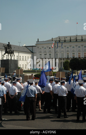 Polizisten auf Protest der polnischen uniformed Services in Warschau gegen schlechte Arbeitsbedingungen und niedrige Löhne Stockfoto