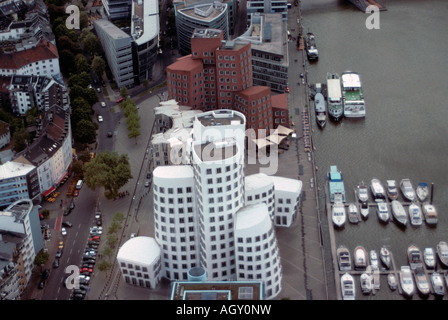 Neue Zollhof California eine Gruppe von drei Gebäuden entworfen Architekt Frank Gehry.  Düsseldorf, Deutschland Stockfoto