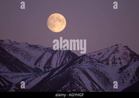 Vollmond über Tore der Arctic National Park North Slope der Brooks Range Alaska Stockfoto