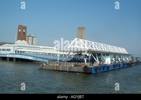 Seacombe Fähre Terminal Wallasey Wirral Merseyside England UK Pendler Stockfoto