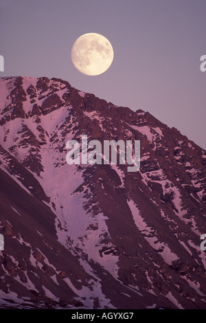 Vollmond über Tore der Arctic National Park North Slope der Brooks Range Alaska Stockfoto