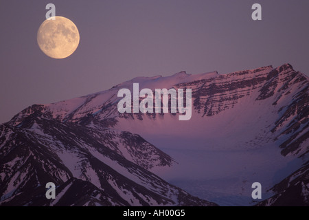 Vollmond über Tore der Arctic National Park North Slope der Brooks Range Alaska Stockfoto