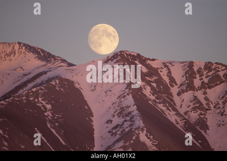 Vollmond über Tore der Arctic National Park North Slope der Brooks Range Alaska Stockfoto