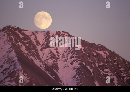 Vollmond über Tore der Arctic National Park North Slope der Brooks Range Alaska Stockfoto