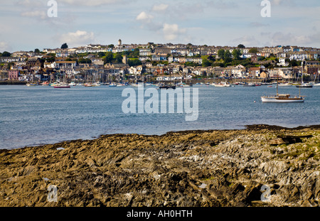 Blick über den Penryn-Fluss von Flushing, Falmouth, Cornwall, UK. Stockfoto