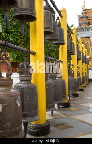 Gold Gebet Glocken im Wat Doi Suthep Tempel. Der buddhistische Tempel Phradhat im Wat Doi Suthep, Chiang Mai, Thailand. Stockfoto